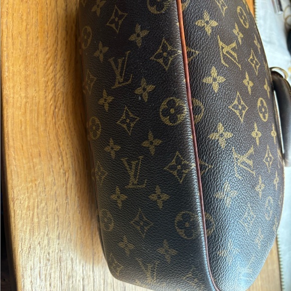 Well loved pre-owned authentic Louis Vuitton Trouville handbag. - Picture 7 of 14